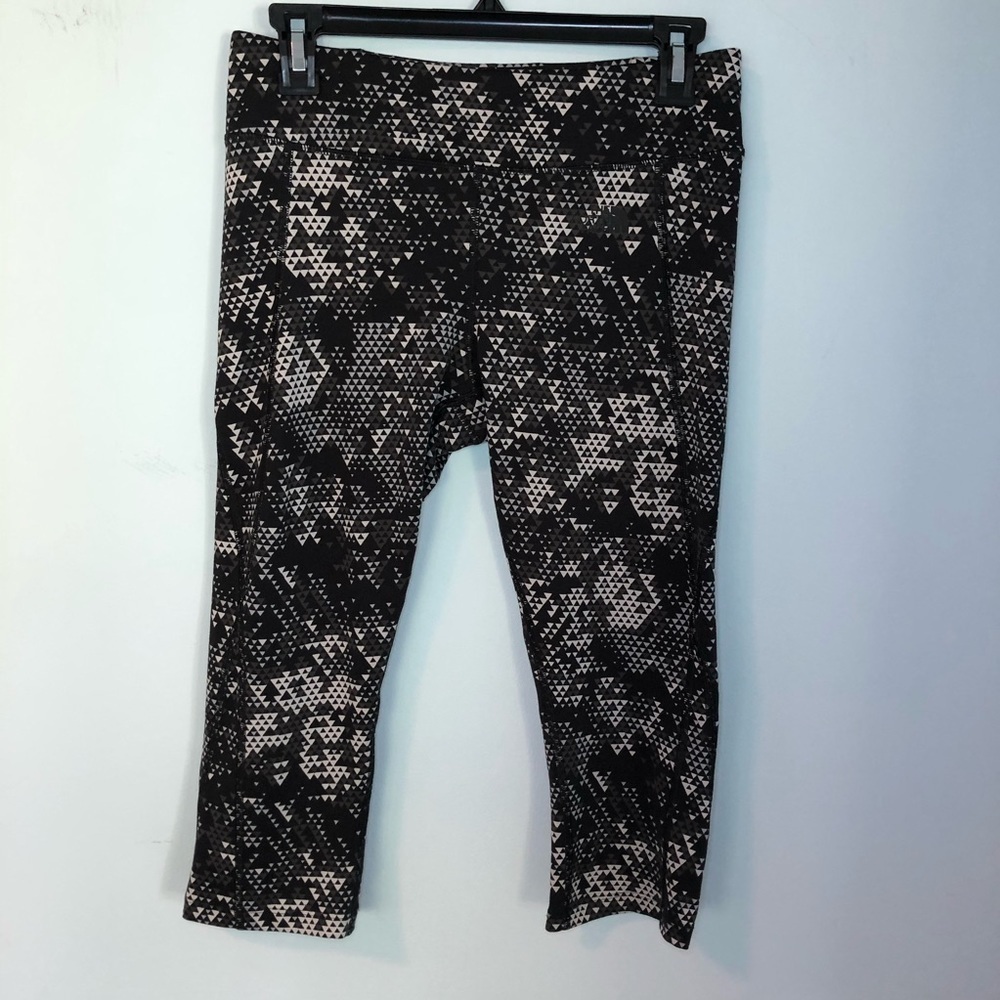 The North Face Black, Gray & White FlashDry Capris Size Medium